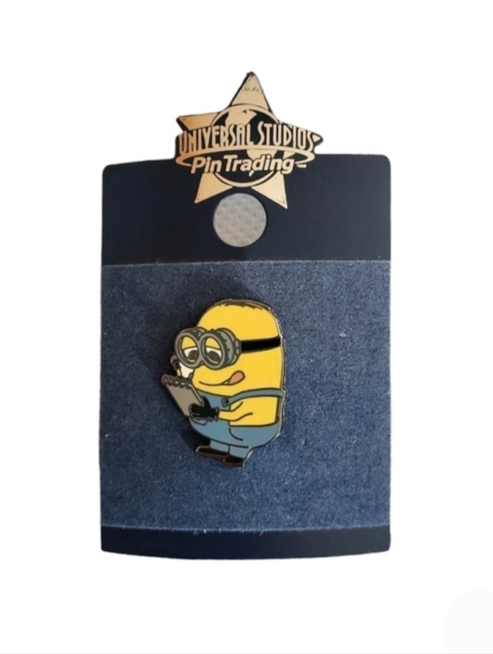 Universal Pin Minion Dave with Notepad New on Card